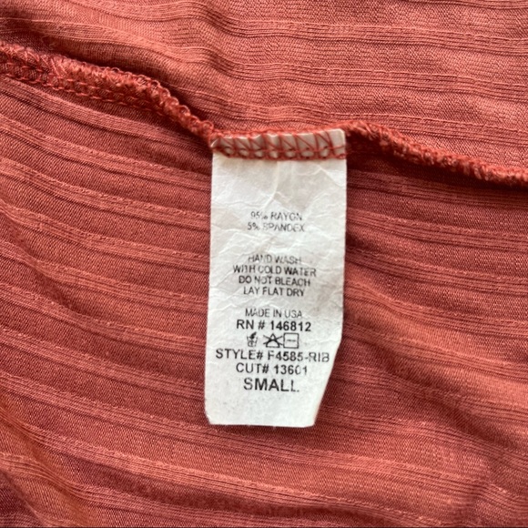 Caution to the Wind Rust Colored Ribbed Halter Top Size Small - Picture 9 of 9